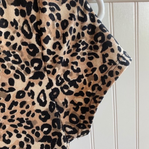 leopard print top size medium like new - Picture 4 of 5
